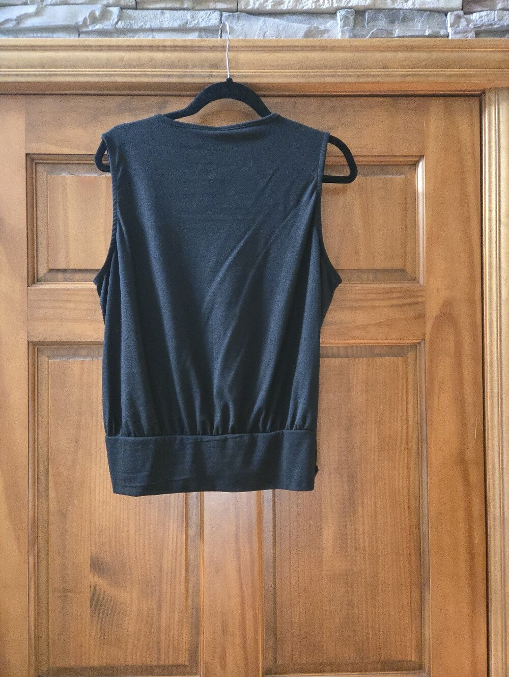 NWT Women’s Black Sleeveless V neck Top Black Size XL - Picture 2 of 6